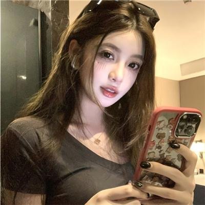 雾中湖海报